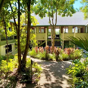 Hostel Jackaroo Treehouse Rainforest Retreat